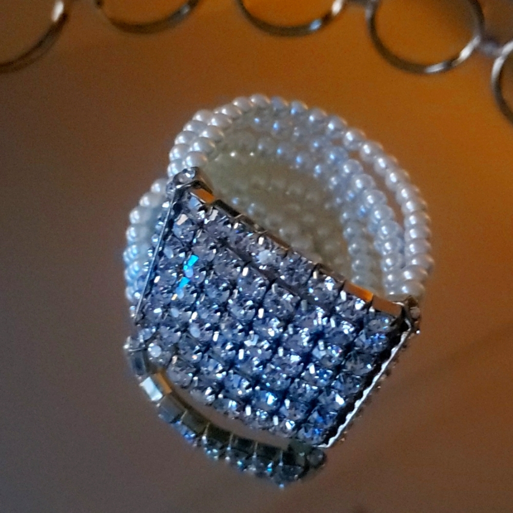 Pearl bracelet